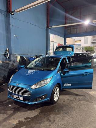 FORD FIESTA 1.6 SE HATCH 16V FLEX 4P POWERSHIFT